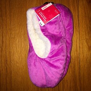 💜 3 FOR $10 💜 Fuzzy Pink Slippers